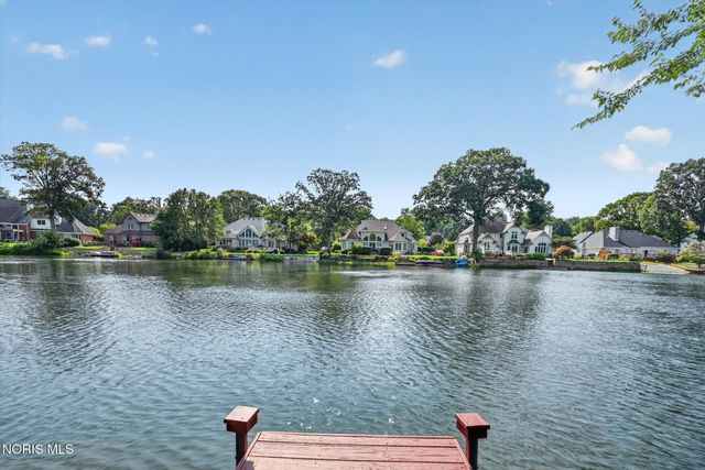 558 Laguna Point, Holland, OH 43528