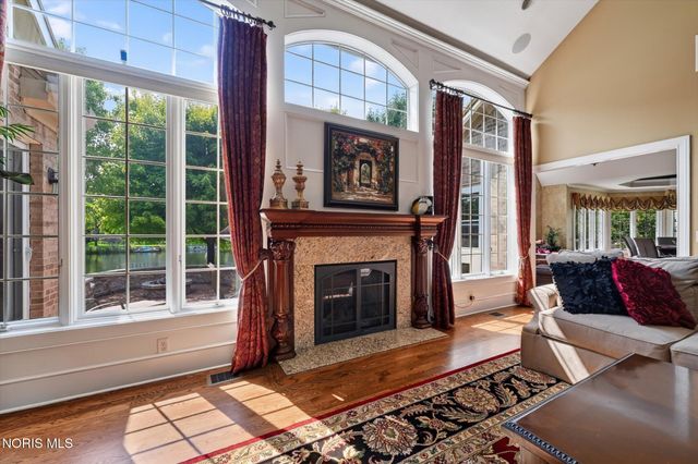 558 Laguna Point, Holland, OH 43528