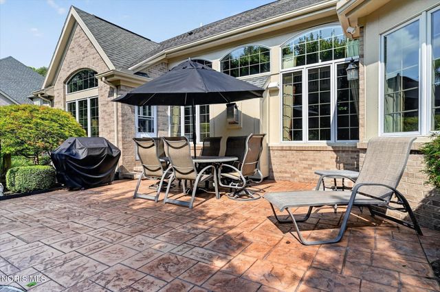 558 Laguna Point, Holland, OH 43528