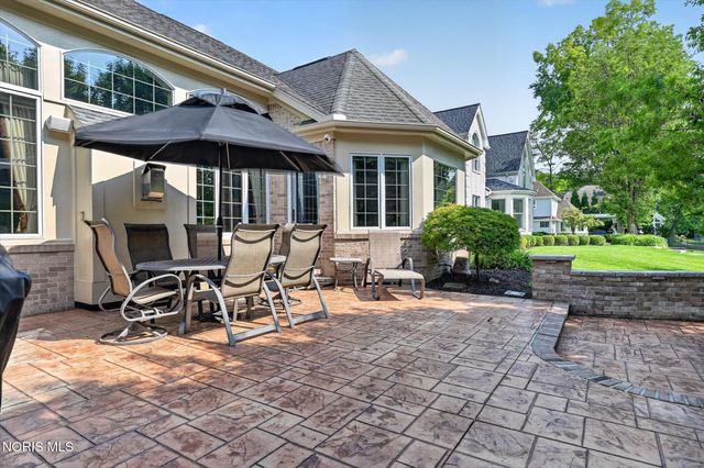 558 Laguna Point, Holland, OH 43528