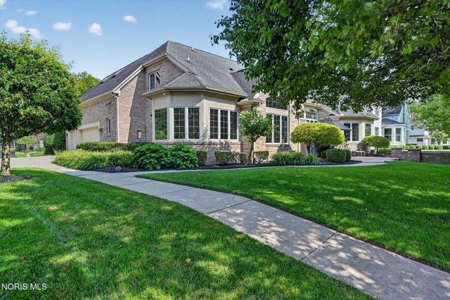 558 Laguna Point, Holland, OH 43528