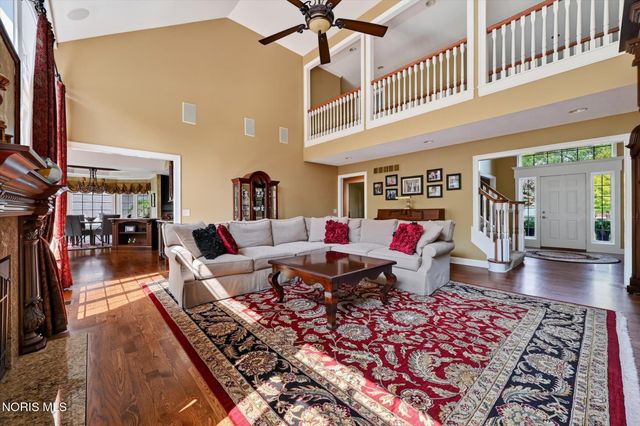 558 Laguna Point, Holland, OH 43528
