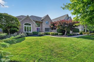 558 Laguna Point, Holland, OH 43528