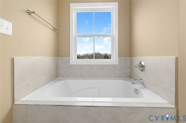 1800 Timberline Dr, Farmville, VA 23901