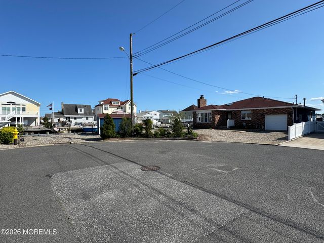 31 Navarra Drive, Brick, NJ 08723