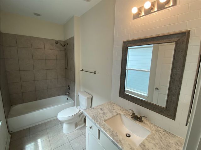 130 Lavaca, Rockport, TX 78382