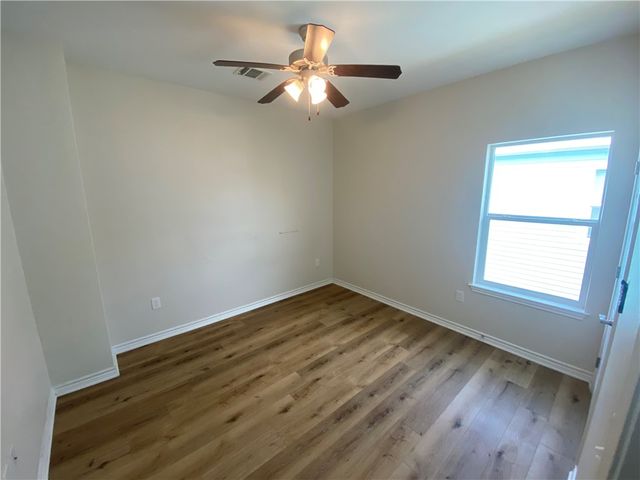 130 Lavaca, Rockport, TX 78382