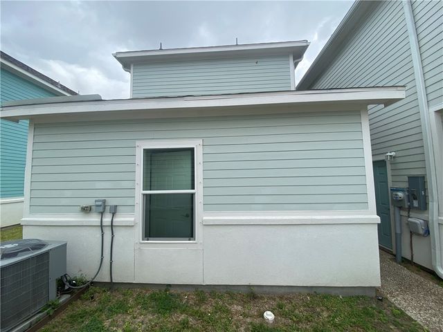 130 Lavaca, Rockport, TX 78382