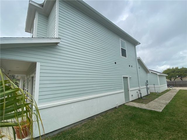 130 Lavaca, Rockport, TX 78382