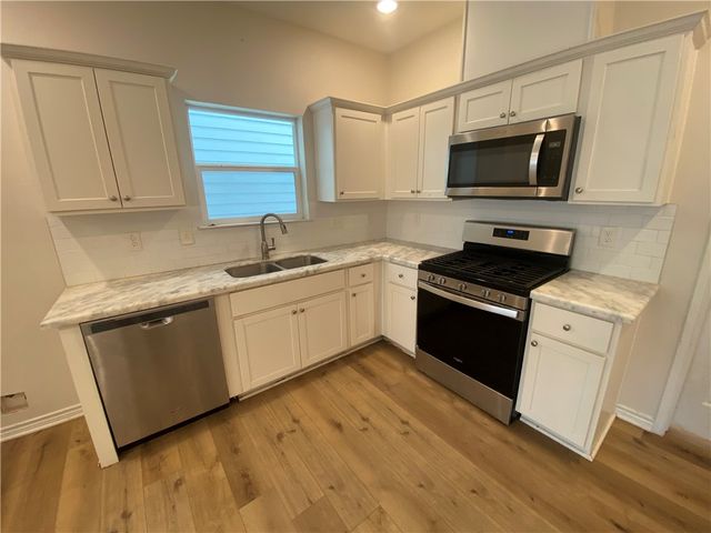 130 Lavaca, Rockport, TX 78382