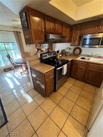 2480 Old Forge Lane 63, Las Vegas, NV 89121