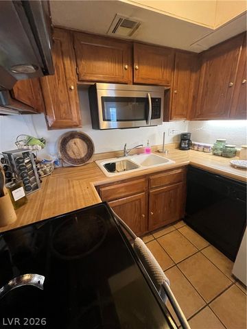 2480 Old Forge Lane 63, Las Vegas, NV 89121