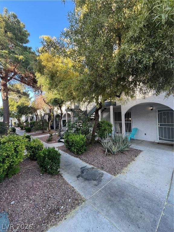 Image 2 of property listing at 2480 Old Forge Lane 63, Las Vegas, NV 89121