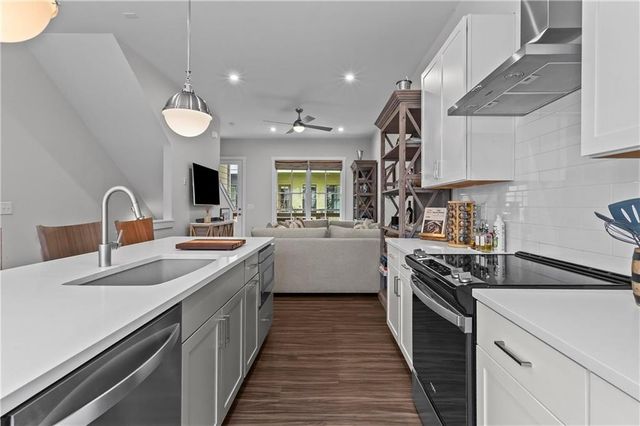 1056 Crest SE Circle 223, Atlanta, GA 30316