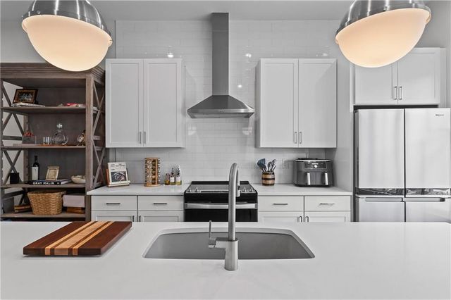 1056 Crest SE Circle 223, Atlanta, GA 30316