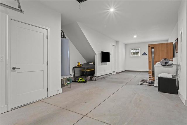 1056 Crest SE Circle 223, Atlanta, GA 30316