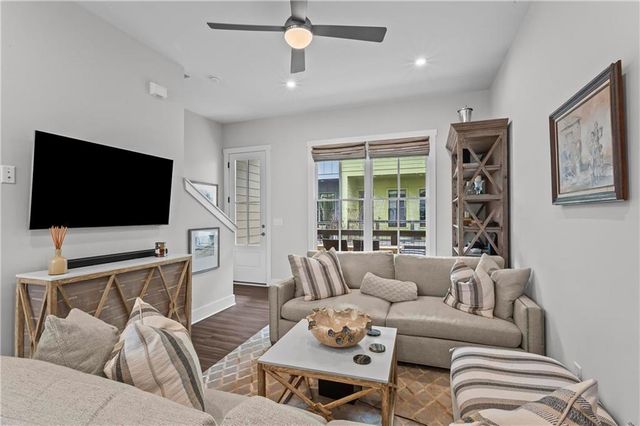 1056 Crest SE Circle 223, Atlanta, GA 30316