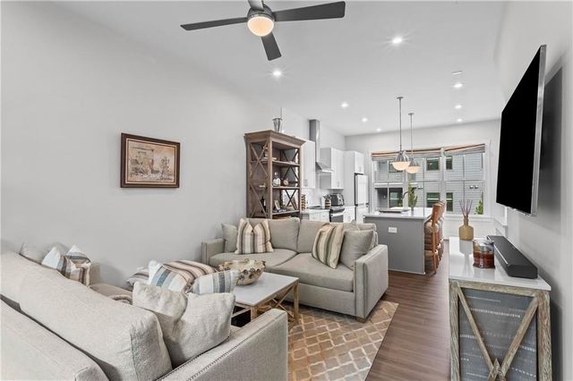 1056 Crest SE Circle 223, Atlanta, GA 30316