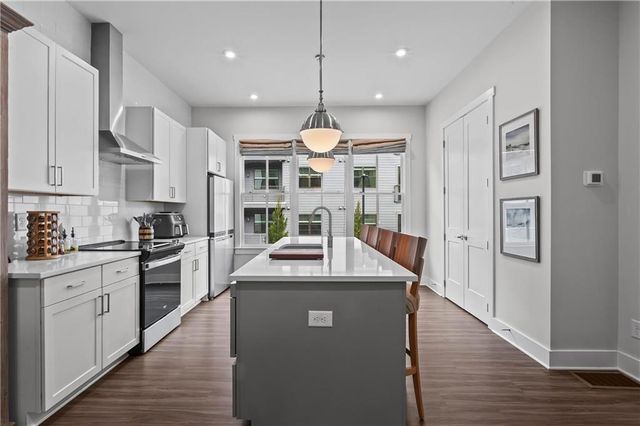 1056 Crest SE Circle 223, Atlanta, GA 30316