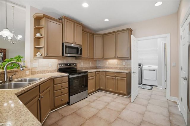 1431 Thistlewood LN, Chesapeake, VA 23320