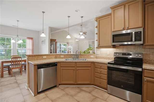 1431 Thistlewood LN, Chesapeake, VA 23320