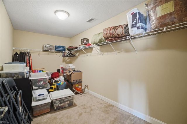 1431 Thistlewood LN, Chesapeake, VA 23320
