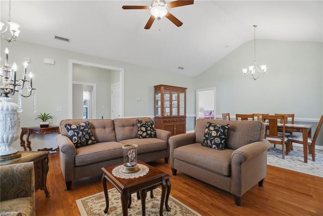 1431 Thistlewood LN, Chesapeake, VA 23320