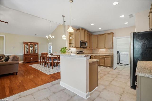 1431 Thistlewood LN, Chesapeake, VA 23320