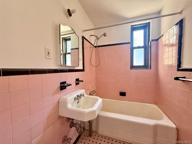 112-50 Northern Boulevard 1A, Corona, NY 11368