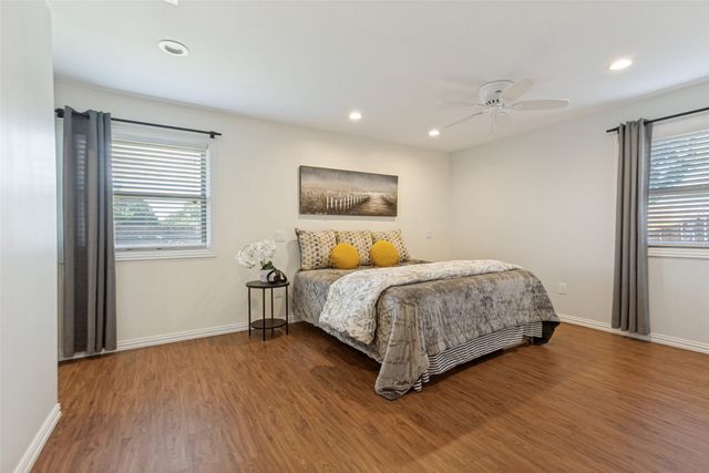 907 Wedgewood Way, Richardson, TX 75080