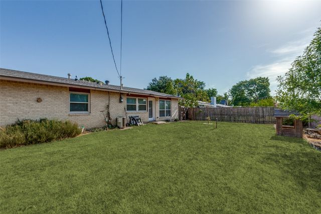 907 Wedgewood Way, Richardson, TX 75080