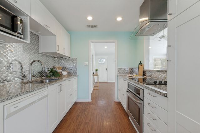 907 Wedgewood Way, Richardson, TX 75080