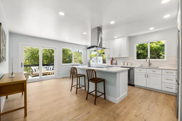 517 Sumner Avenue, Aptos, CA 95003
