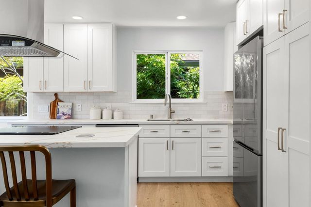 517 Sumner Avenue, Aptos, CA 95003