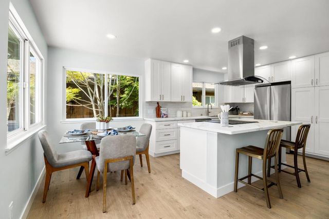 517 Sumner Avenue, Aptos, CA 95003