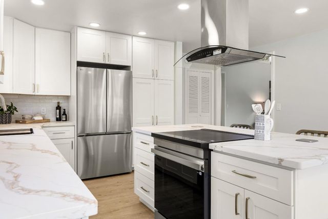 517 Sumner Avenue, Aptos, CA 95003