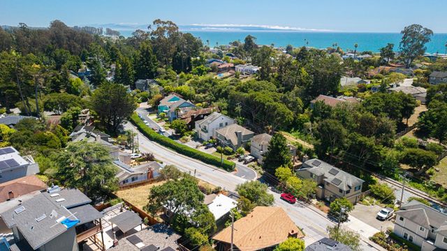 517 Sumner Avenue, Aptos, CA 95003