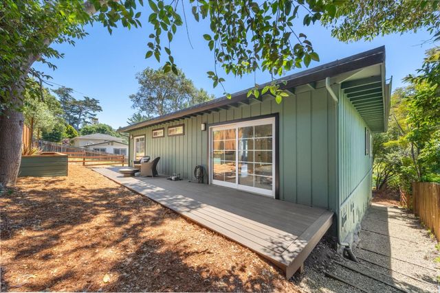 517 Sumner Avenue, Aptos, CA 95003