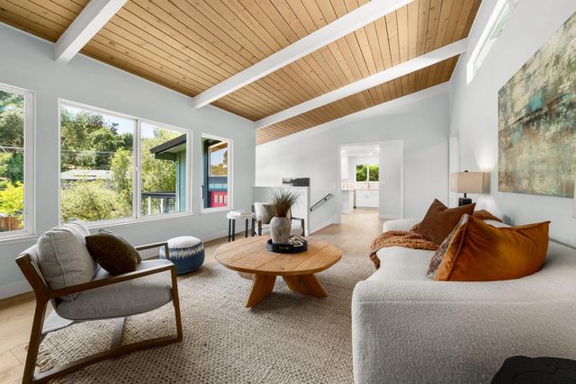 517 Sumner Avenue, Aptos, CA 95003
