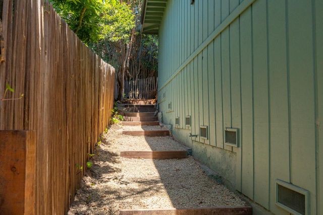 517 Sumner Avenue, Aptos, CA 95003