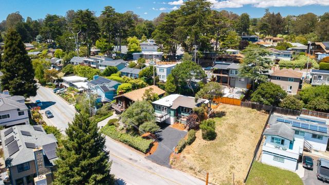 517 Sumner Avenue, Aptos, CA 95003