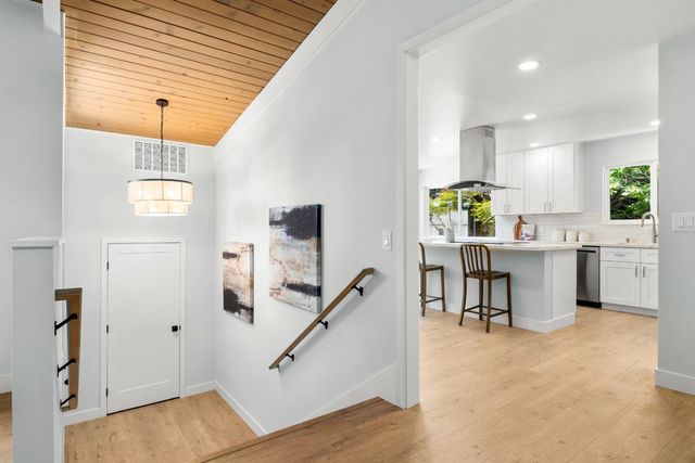 517 Sumner Avenue, Aptos, CA 95003