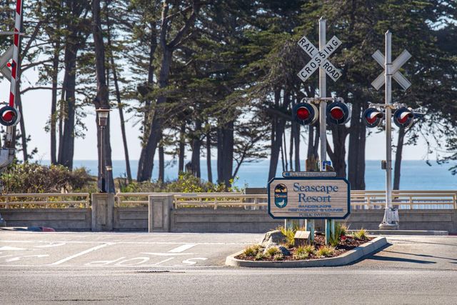 517 Sumner Avenue, Aptos, CA 95003