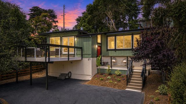 517 Sumner Avenue, Aptos, CA 95003