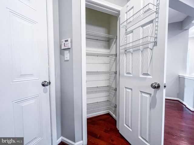 3909 BEEKER MILL PL, Chantilly, VA 20151