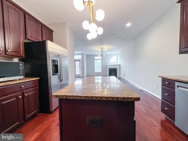 3909 BEEKER MILL PL, Chantilly, VA 20151