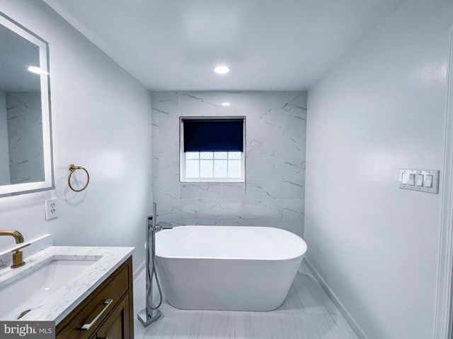 3909 BEEKER MILL PL, Chantilly, VA 20151