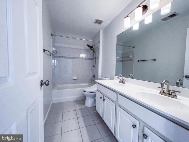 3909 BEEKER MILL PL, Chantilly, VA 20151