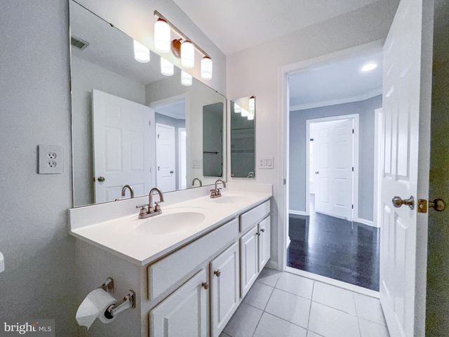 3909 BEEKER MILL PL, Chantilly, VA 20151