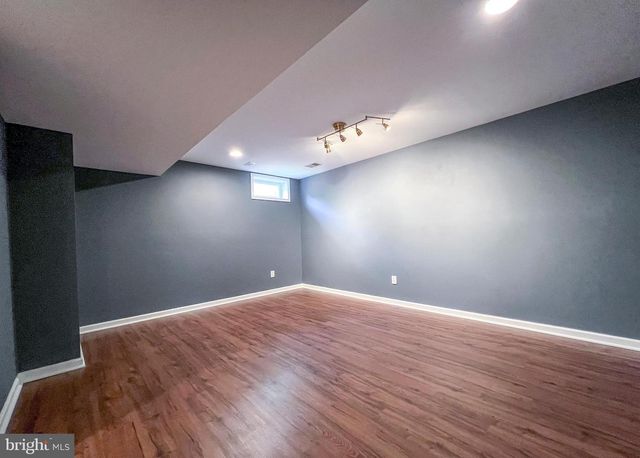 3909 BEEKER MILL PL, Chantilly, VA 20151